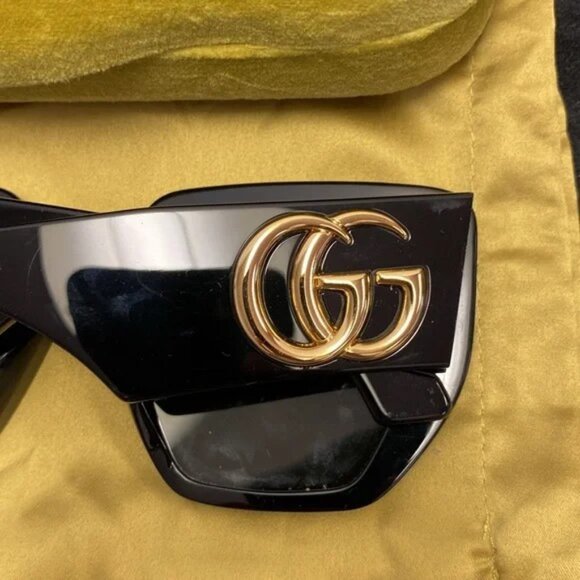 Gucci Women's Geometric Black Frame Sunglasses - Picture 4 of 10